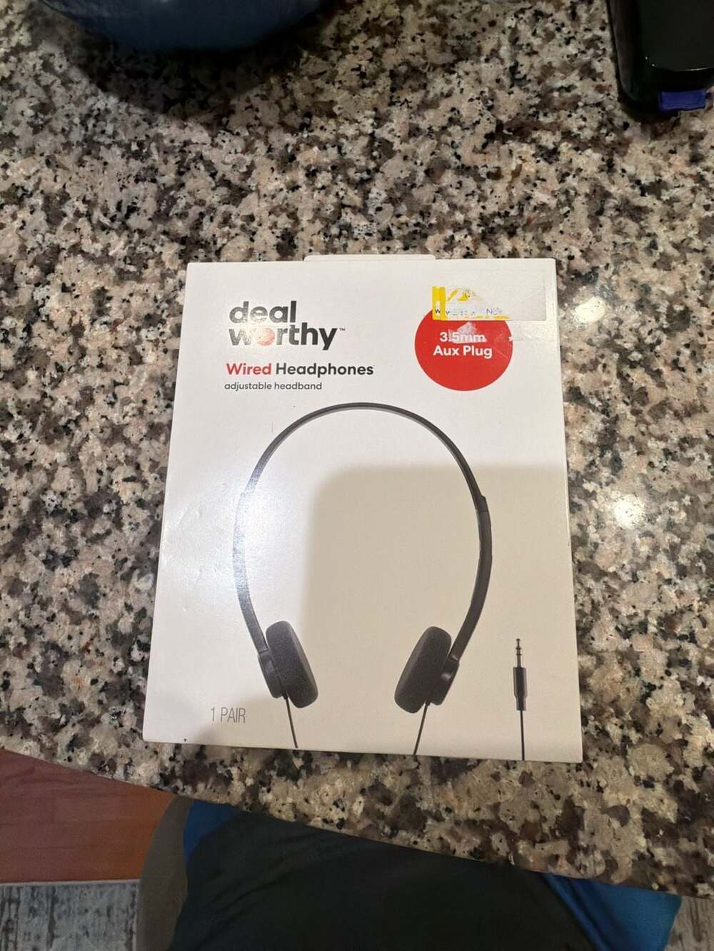 dealworthy Wired Headphones 3.5mm Aux Plug Black